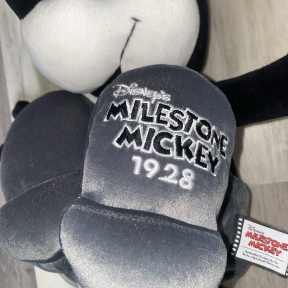 DISNEY Milestone Gray MICKEY Mouse 1928 Steamboat Willie May Exclusive 18” - Picture 4 of 8